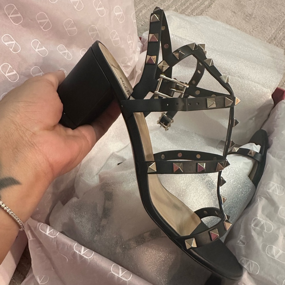 VALENTINO GARAVANI Rockstud Caged 60 Leather Ankle strap block heel sandal